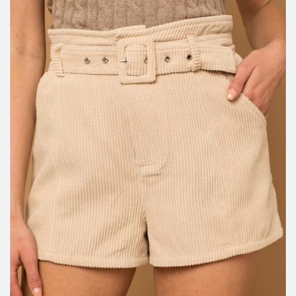 Altar’d State MP9214-2 Women's Sz L Cream High Rise Belted Corduroy Shorts $60 - Picture 1 of 6